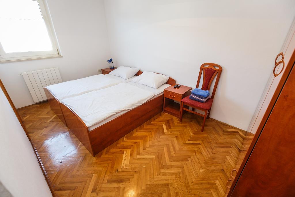 Guesthouse Varnica Kaštel Lukšić Kamer foto